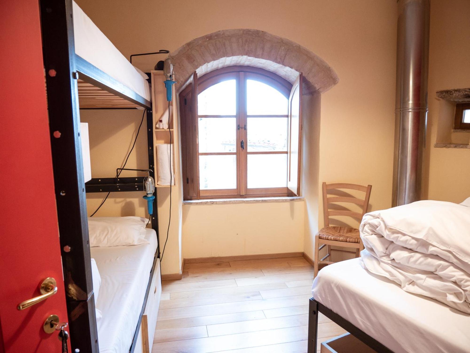Ostello Bello Assisi Беваня Екстериор снимка